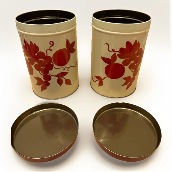 Set of 2 Vintage Metal Kitchen Canisters Grapes & Apples Red/Cream - Picture 5 of 8